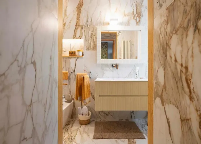 Orange Tree Apartment *